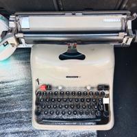 Macchina per scrivere Olivetti