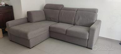 Divano con chaise longue con contenitore