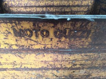 contenitore in metallo moto Guzzi 