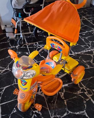 Triciclo per bambini con parasole