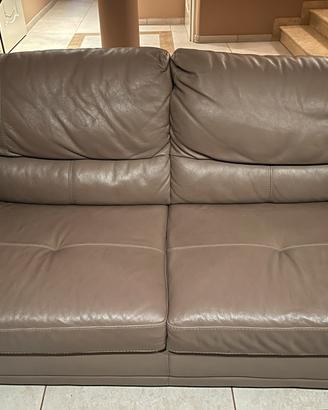 Divano in pelle grigio