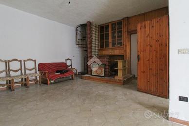 CASA SEMINDIPENDENTE A ISOLA DI CAPO RIZZUTO