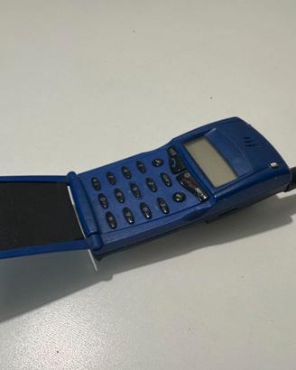 Cellulare Ericsson vintage (senza batteria)