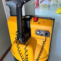 Transpallets elettrico Yale Mp16