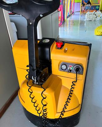 Transpallets elettrico Yale Mp16