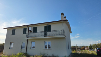 Villa con 2 app.ti' divisi+depandance TRAGLIATELLA