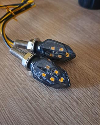 frecce led per moto