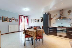 Appartamento con Balcone e Garage a Bagno (RE)