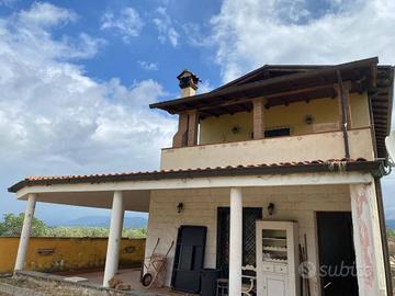 Villa di 242 m² con più di 5 locali a San Cesareo