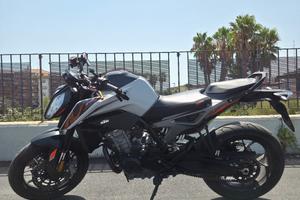 Duke 790