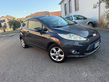 FORD FIESTA 1.2 BENZINA NEOPATENTATI