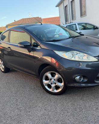 FORD FIESTA 1.2 BENZINA NEOPATENTATI