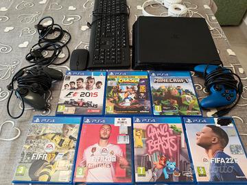 PS4 con vari accessori