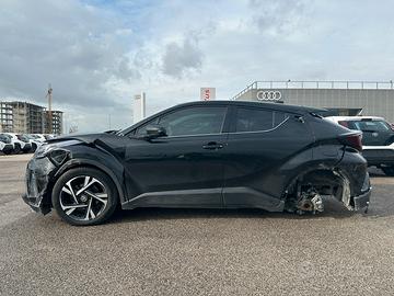 Toyota c-hr incidentata