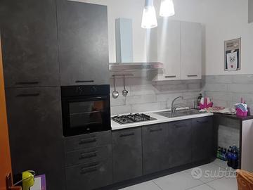 Vengo cucina, soggiorno e camera da letto completa