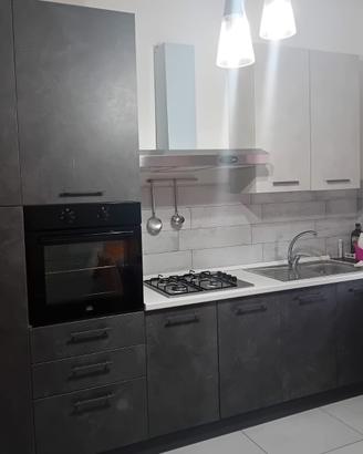 Vengo cucina, soggiorno e camera da letto completa