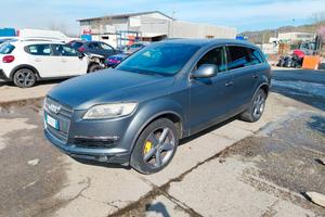 Audi Q7 3.0 V6 tdi quattro tiptronic
