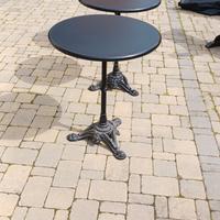 Tavoli con base in ghisa