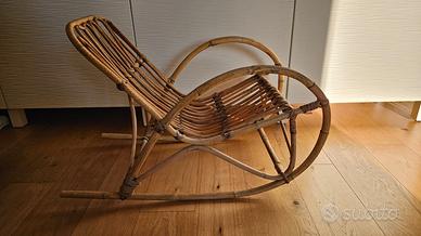 Sedia a dondolo per bambini in bambù vintage
