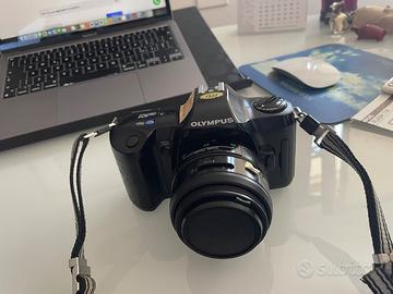 Macchina fotografica analogica OLYMPUS