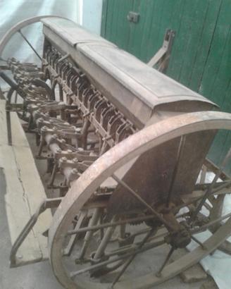 Seminatrice da grano antica