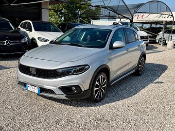 Fiat Tipo 1.6 M-Jet Plus Cross