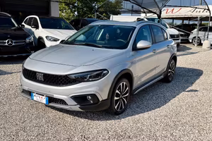 Fiat Tipo 1.6 M-Jet Plus Cross