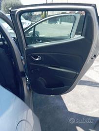 Alzavetro posteriore dx RENAULT CLIO 4 anno 2017