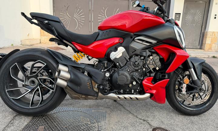 Ducati Diavel v4 km 9500 come nuova