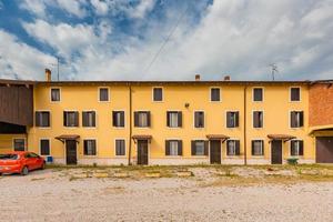 Casale libero su tre lati con ampio terreno