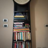 Mobile scaffale con orologio