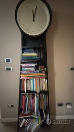 Mobile scaffale con orologio