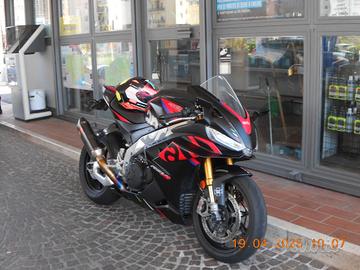 aprilia rsv4 factory 2023