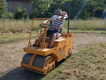 Rullo compattatore Ursus con vibrazione q.li 15