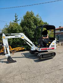 E243 - Escavatore 16 q Bobcat 320 allargabile
