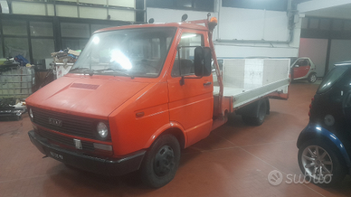 Carroattrezzi iveco daily motore turbo anno 1980