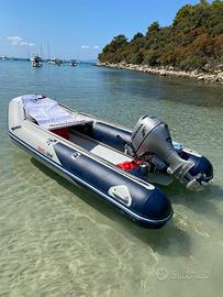 Gommone con motore