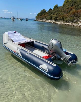 Gommone con motore