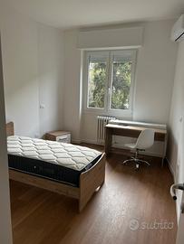 Ampia Camera per Ragazza in Largo Promessi Sposi