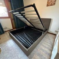 Letto contenitore con testiera imbottita