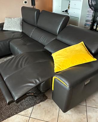 Divano pelle nera poltrone e sofà