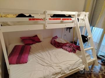 Letto a castello triplo