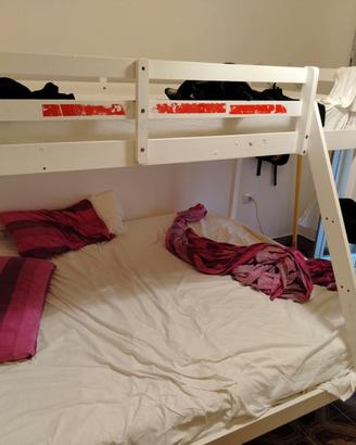 Letto a castello triplo