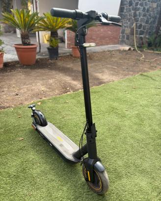 Monopattino elettrico| Ninebot g30 max