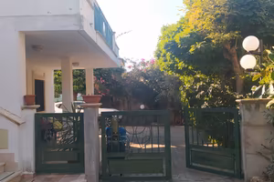 Casa al mare con giardino