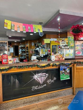 Bar con dehor in piazza a cigliano