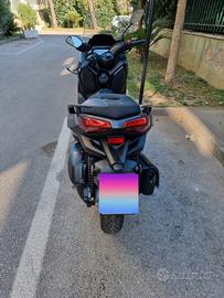 Xmax 2023 in condizioni eccellenti.