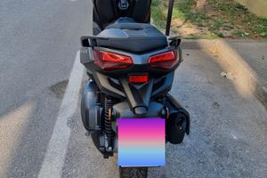 Xmax 2023 in condizioni eccellenti.