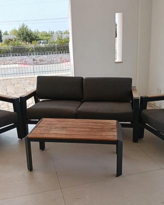 Set poltrone e divano più tavolino abbinati