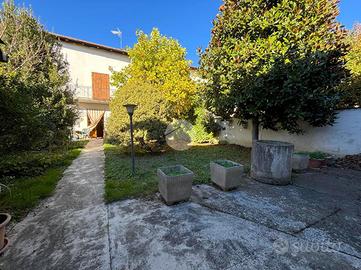 CASA SEMINDIPENDENTE A CERRO TANARO